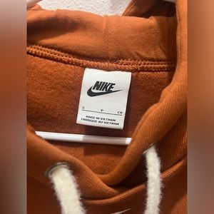 new never worn nike sweatshirt